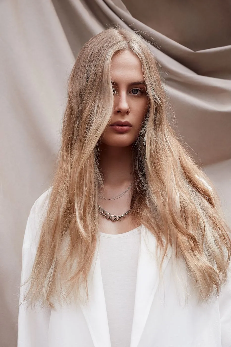 Blonde ID Look 8 aus den Kollektionen