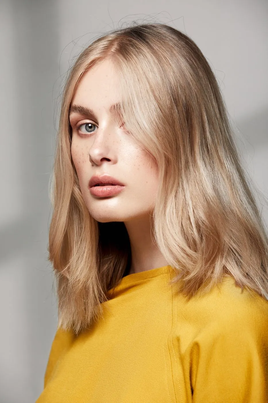 Blonde ID Look 9 aus den Kollektionen